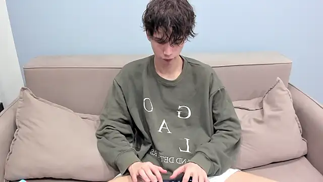 Snapshot of Ur_NextDoor_Boy chatting on February 16, 7:54 pm Ur NextDoor Boy online show from February 16, 7:54 pm