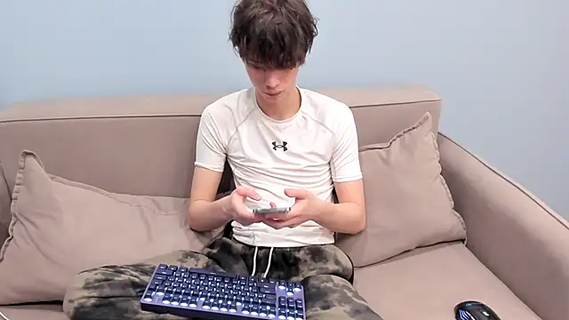 Snapshot of Ur_NextDoor_Boy chatting on February 26, 5:17 am Ur NextDoor Boy online show from February 26, 5:17 am