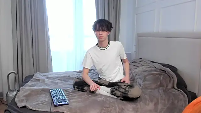 Snapshot of Ur_NextDoor_Boy chatting on March 2, 7:15 am Ur NextDoor Boy online show from March 2, 7:15 am