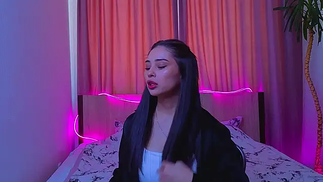 Snapshot of Sofia_Plump chatting on February 11, 9:36 am Sofia Plump online show from February 11, 9:36 am