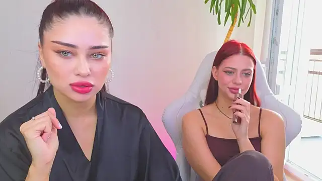 Snapshot of Sofia_Plump chatting on April 30, 10:10 am Sofia Plump online show from April 30, 10:10 am