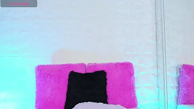 Snapshot of Ema_Jackson chatting on June 25, 10:58 pm Ema Jackson online show from June 25, 10:58 pm