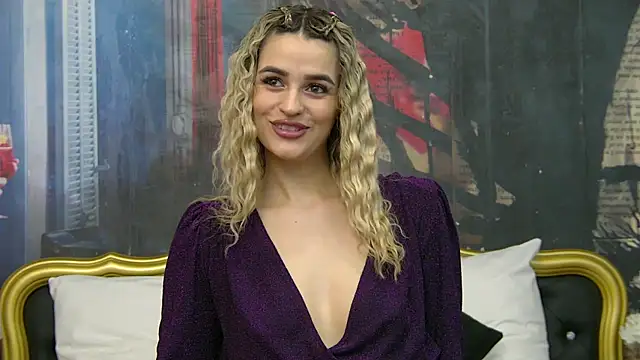 Snapshot of SelenaRuss chatting on February 21, 3:13 pm SelenaRuss online show from February 21, 3:13 pm