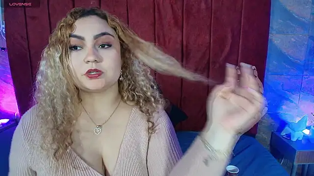 Snapshot of Amaraa_Silk chatting on February 17, 3:47 am Amaraa Silk online show from February 17, 3:47 am