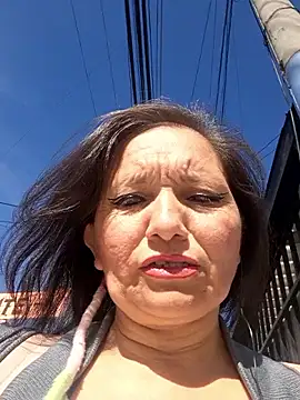 Alexamontiel  online show from April 8, 8:20 pm