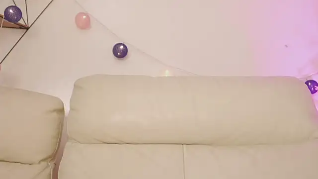 Snapshot of Shopie_Colucci chatting on February 21, 10:49 am Shopie Colucci online show from February 21, 10:49 am