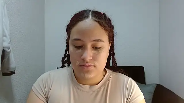 Snapshot of leilanewgirl chatting on February 12, 12:22 pm leilanewgirl online show from February 12, 12:22 pm