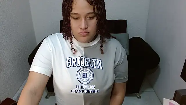 leilanewgirl online show from March 13, 12:23 pm