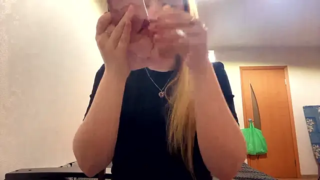 RoseBakeer online show from February 27, 9:04 pm