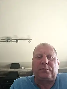 Snapshot of Demik71 chatting on March 2, 11:28 am Demik71 online show from March 2, 11:28 am