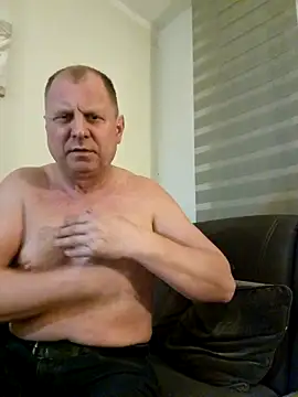 Snapshot of Demik71 chatting on March 2, 11:33 pm Demik71 online show from March 2, 11:33 pm