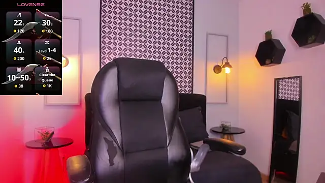 Lola 12  online show from February 16, 1:18 pm