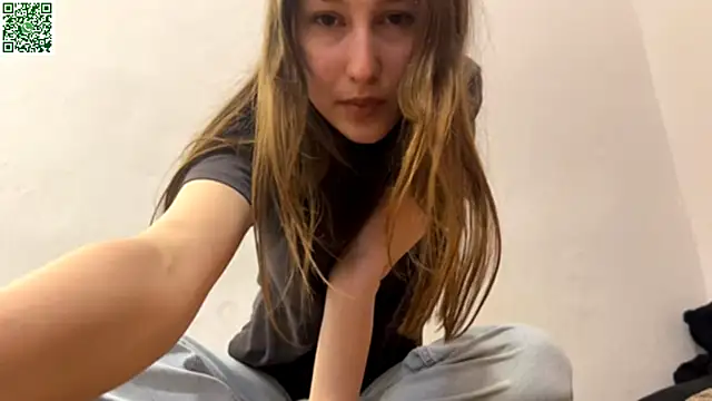 Snapshot of VickieKush chatting on April 4, 4:22 am VickieKush online show from April 4, 4:22 am