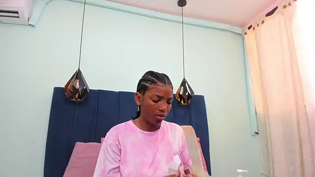 Snapshot of Sexy_ebony_1 chatting on June 16, 11:46 am Sexy ebony 1 online show from June 16, 11:46 am