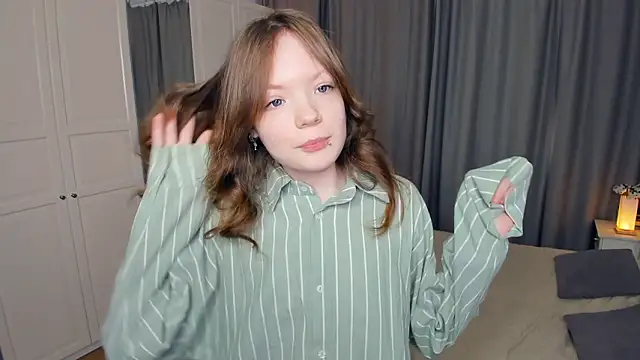 Snapshot of LavenderMitten chatting on February 22, 7:08 am LavenderMitten online show from February 22, 7:08 am