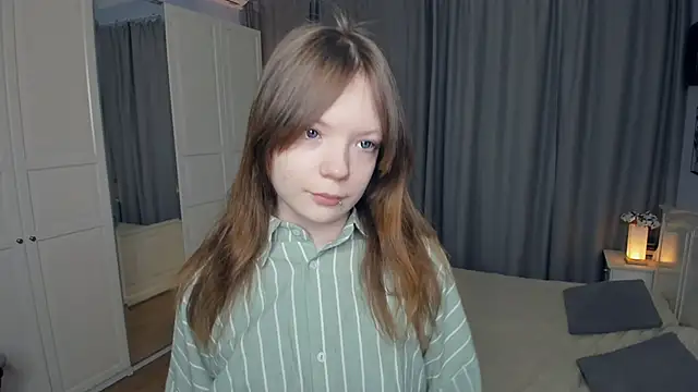 Snapshot of LavenderMitten chatting on February 23, 5:05 am LavenderMitten online show from February 23, 5:05 am