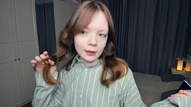 Snapshot of LavenderMitten chatting on February 27, 5:07 am LavenderMitten online show from February 27, 5:07 am