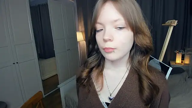 Snapshot of LavenderMitten chatting on February 28, 5:19 am LavenderMitten online show from February 28, 5:19 am