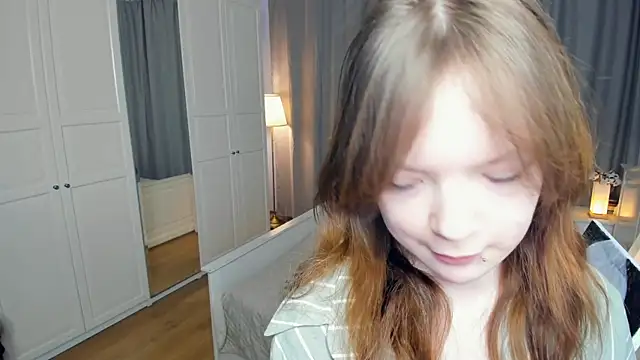 Snapshot of LavenderMitten chatting on March 1, 5:09 am LavenderMitten online show from March 1, 5:09 am