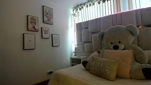 Maya-jhons online show from April 10, 1:16 pm