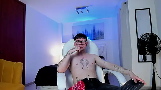 KaiStein online show from February 13, 7:54 pm