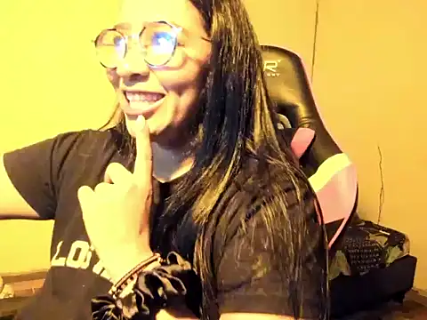 Snapshot of QueenNyxx chatting on March 4, 6:03 pm QueenNyxx online show from March 4, 6:03 pm