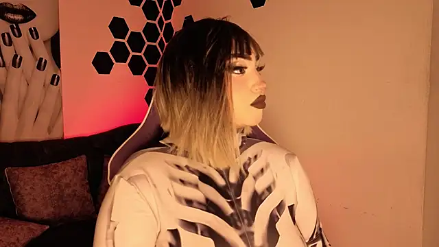 Snapshot of meowboo chatting on February 12, 1:44 am meowboo online show from February 12, 1:44 am