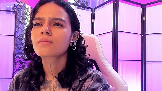 Snapshot of Julianne_7 chatting on February 11, 8:14 pm Julianne 7 online show from February 11, 8:14 pm