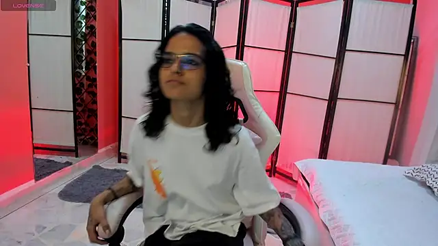 Snapshot of Julianne_7 chatting on February 24, 9:02 pm Julianne 7 online show from February 24, 9:02 pm