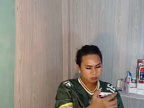 Snapshot of mauie69 chatting on April 1, 3:40 am mauie69 online show from April 1, 3:40 am