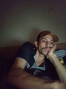 Snapshot of segnini21 chatting on June 19, 3:44 am segnini21 online show from June 19, 3:44 am