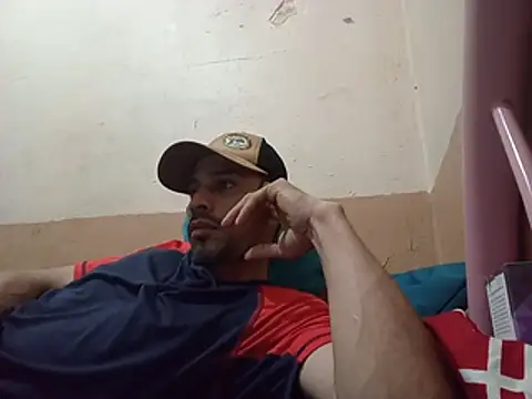 Snapshot of segnini21 chatting on July 2, 9:43 pm segnini21 online show from July 2, 9:43 pm