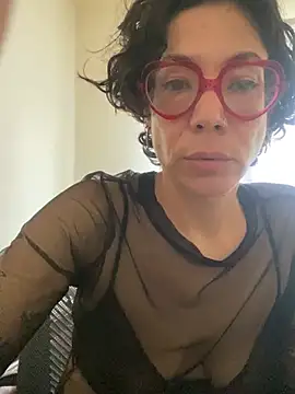 Snapshot of JeanneDuval8888 chatting on February 13, 12:28 am JeanneDuval8888 online show from February 13, 12:28 am