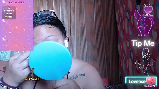 Snapshot of vanuslovelatina chatting on April 11, 10:25 pm vanuslovelatina online show from April 11, 10:25 pm