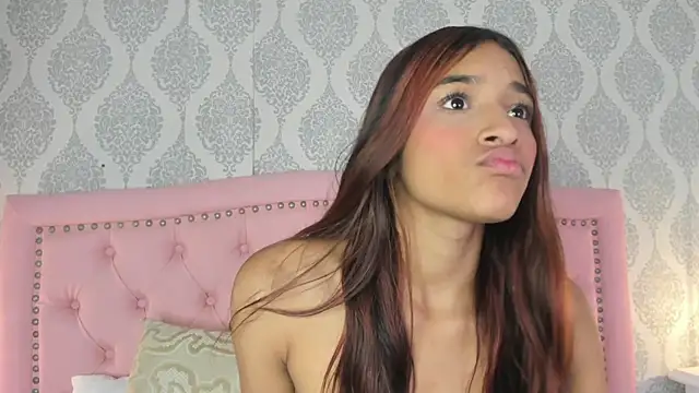 Snapshot of luciana_lopez_7 chatting on February 19, 3:35 am luciana lopez 7 online show from February 19, 3:35 am