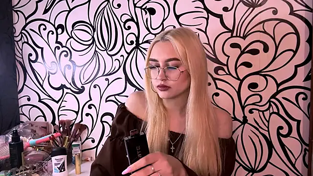 Kat Catherine online show from February 14, 4:37 pm