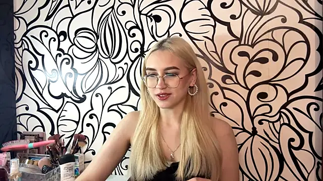 Kat Catherine online show from February 24, 12:58 pm