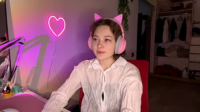 Snapshot of SlunkRear chatting on February 15, 10:06 pm SlunkRear online show from February 15, 10:06 pm