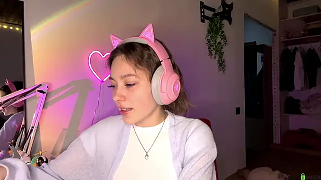 Snapshot of SlunkRear chatting on February 16, 10:17 pm SlunkRear online show from February 16, 10:17 pm