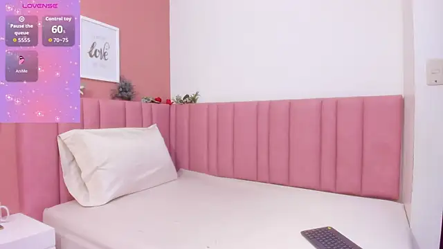 Snapshot of iris_cuteface chatting on July 1, 11:56 am iris cuteface online show from July 1, 11:56 am