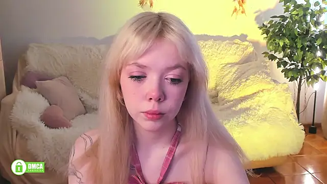 Snapshot of Rochelle_kitty chatting on April 27, 1:31 pm Rochelle kitty online show from April 27, 1:31 pm