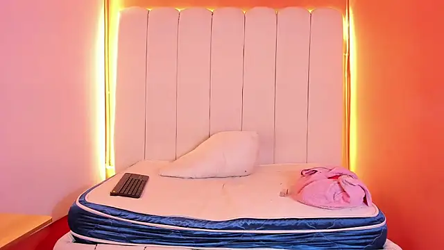 Snapshot of NaughtyVibes_OS chatting on February 10, 1:48 pm NaughtyVibes OS online show from February 10, 1:48 pm