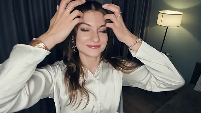 Snapshot of SoniKDesire chatting on February 18, 7:43 pm SoniKDesire online show from February 18, 7:43 pm