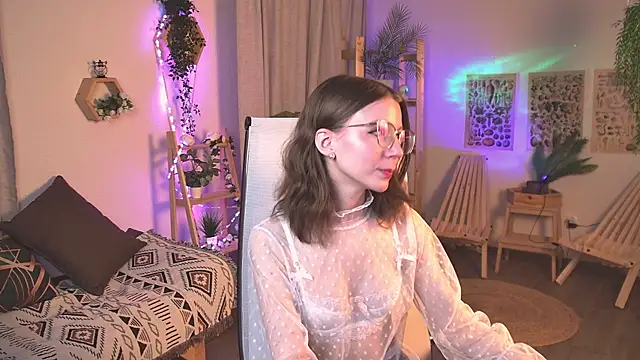 ElliFrankenweenie online show from April 2, 6:22 am