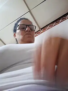 Snapshot of Monalinda-hot chatting on February 13, 3:02 am Monalinda-hot online show from February 13, 3:02 am