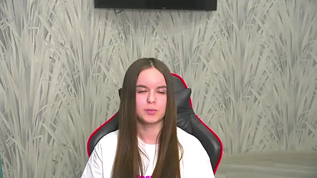 Snapshot of MarenCalarco chatting on February 11, 11:15 am MarenCalarco online show from February 11, 11:15 am