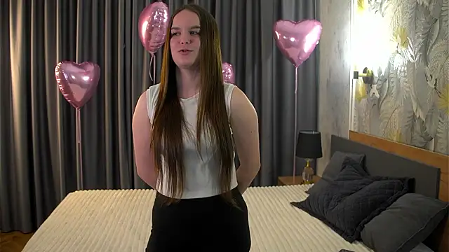 Snapshot of MarenCalarco chatting on February 15, 3:53 pm MarenCalarco online show from February 15, 3:53 pm