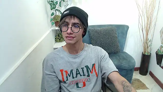 AaronBeer  online show from February 23, 11:29 am