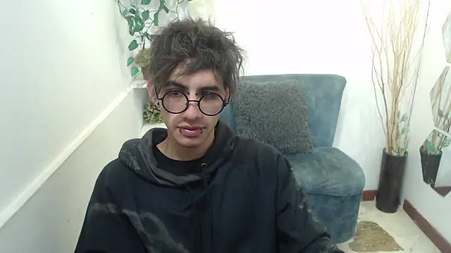 AaronBeer  online show from February 24, 11:41 am