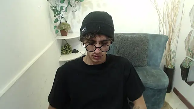 AaronBeer  online show from February 26, 11:42 am